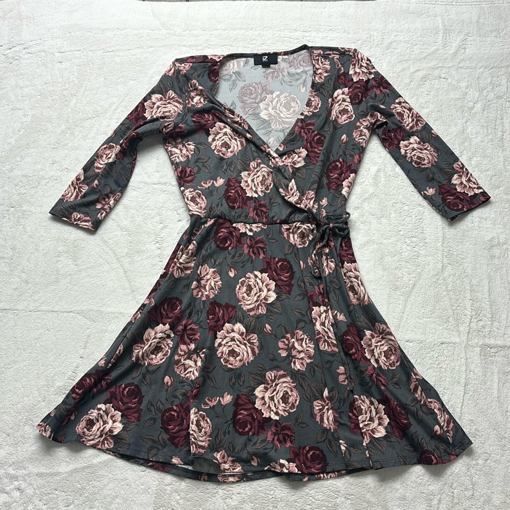 I Z Byer midi dress floral plunge neck medium